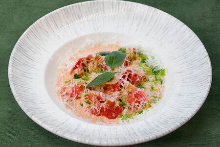 Каппеллаччи с креветкой и лососем