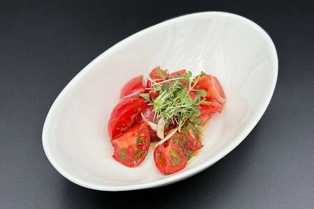 Из узбекских томатов и крымским луком