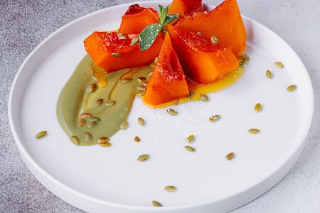 Запеченная тыква с урбечем