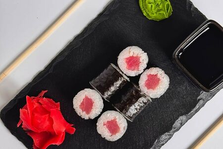 Маки с тунцом