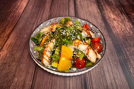 Салат с копченым угрем и апельсином