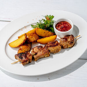 Шашлык из свинины с картофелем на гриле