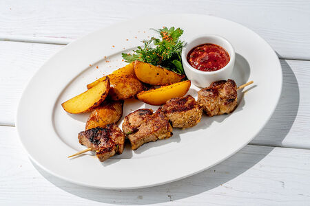 Шашлык из свинины с картофелем на гриле