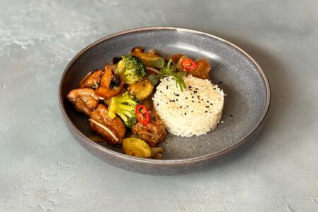 Курица в устричном соусе с рисом