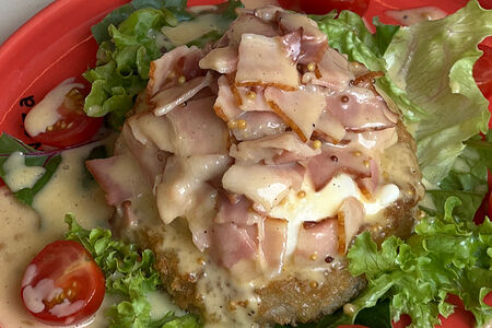 Картофельный хашбраун с яйцом и беконом