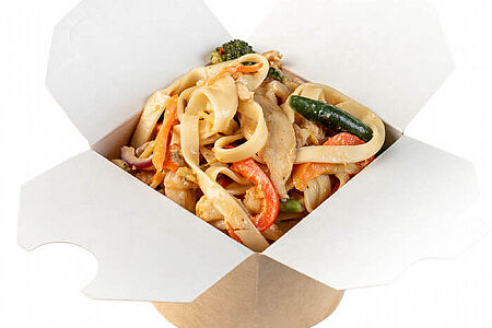 Лапша с курицей в сливочно-соевом соусе