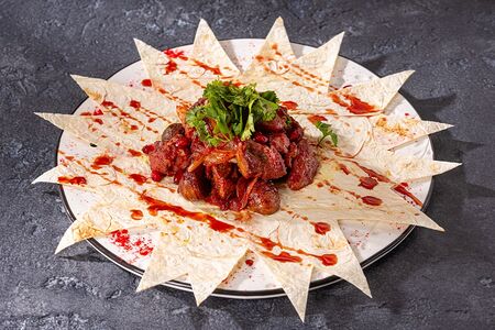 Томленый ягненок в гранатовом соусе