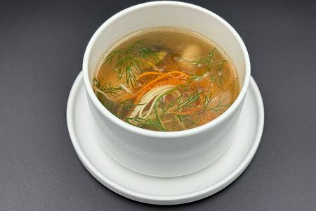 Уха со спагетти из овощей и угольным картофелем