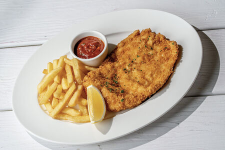 Куриный шницель с картофелем фри