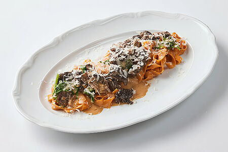 Домашняя паста со сморчками и шпинатом