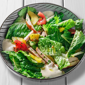 Салат с копчёным цыплёнком и персиками