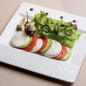 Капрезе с авокадо