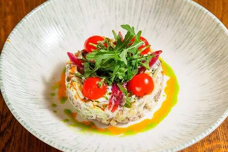 Салат с нежным языком