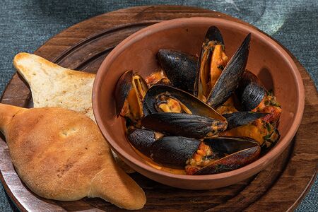 Мидии в томатно-сливочном соусе