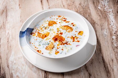 Окрошка на кефире с креветками