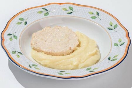 Куриная котлетка на пару с картофельным пюре 