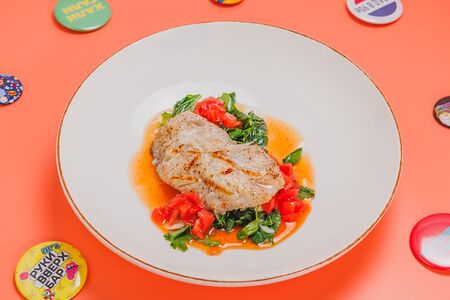 Филе окуня со взорванной зеленью