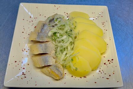 Сельдь с луком