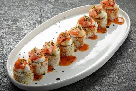 Опаленный лосось со сливочным сыром и авокадо