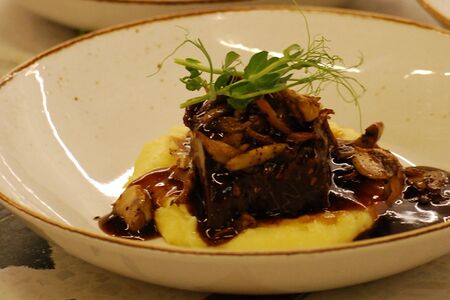 Бразато с картофельным пюре