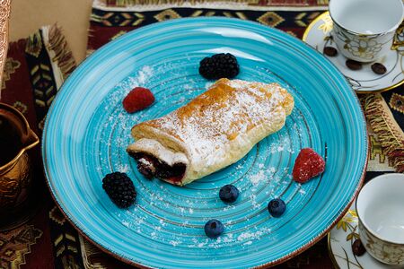 Штрудель вишневый