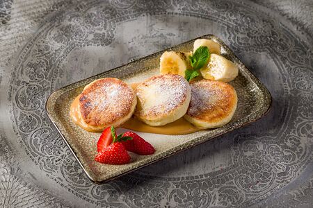 Сырники со сметанным соусом 