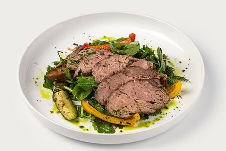 Салат с ростбифом