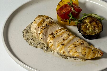 Куриная грудка с овощами гриль