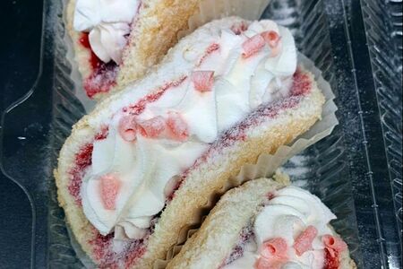 Пирожное Буше с вишней