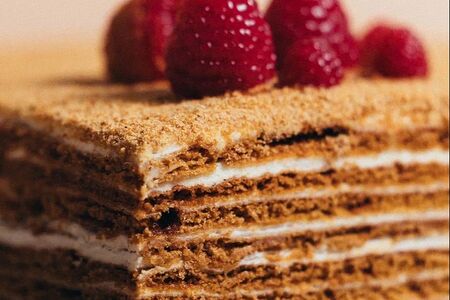 Пирожное Медовик