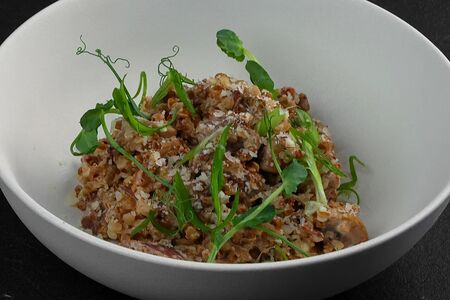 Греча с томлёной говядиной и пармезаном