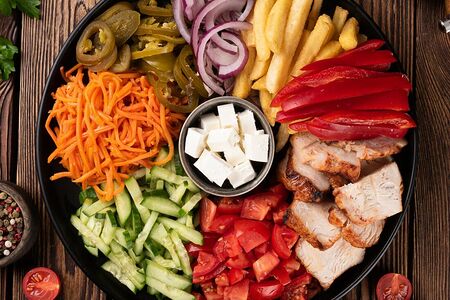 Шаверма на тарелке Греческая