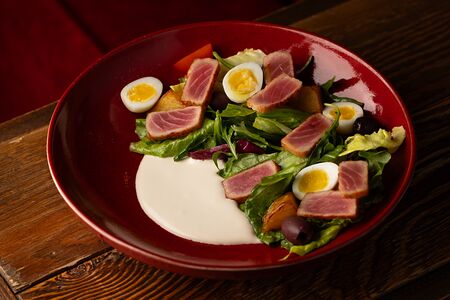 Салат с тунцом и овощами 