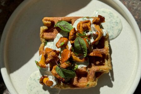 Картофельная вафля с лисичками