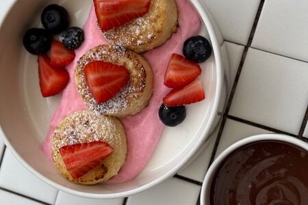 Сырники со сметанно-шоколадным соусом