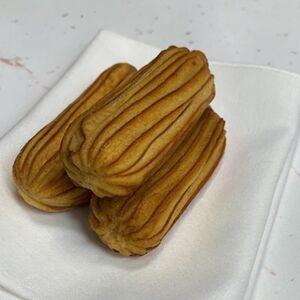 Эклер со сливочным кремом 