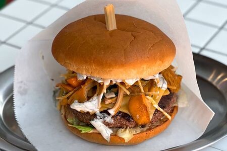 Бургер с лисичками