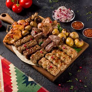 Ассорти шашлыков и кебабов со свининой