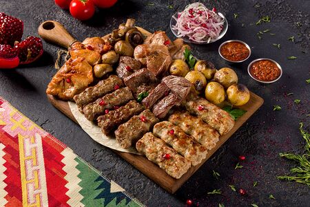 Ассорти шашлыков и кебабов со свининой