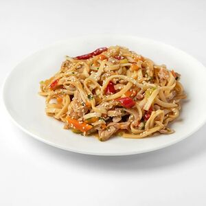 Лапша пшеничная Удон с курицей и овощами