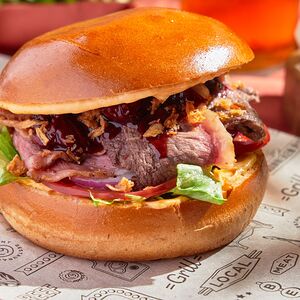 Бургер с пастрами