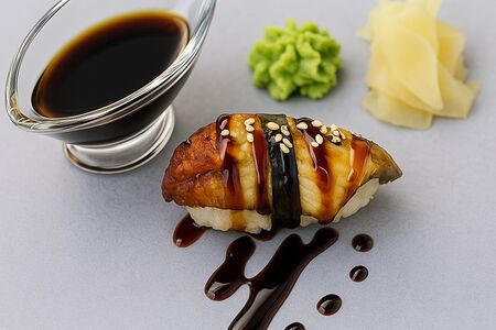 Суши с угрем