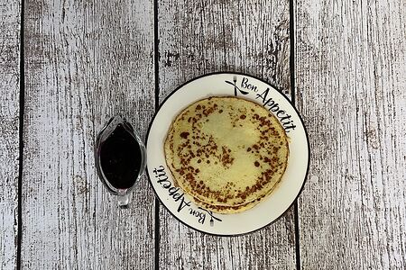 Блинчики с черничным джемом