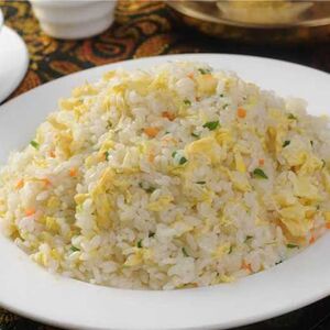 Жареный рис с яйцом и ветчиной