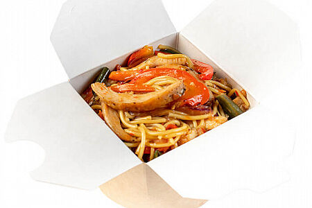 Лапша с курицей в соусе свит чили