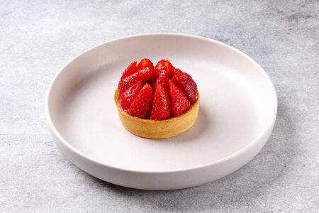 Тарталетка с клубникой