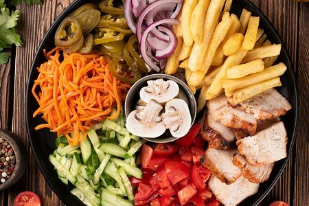 Шаверма на тарелке с грибами