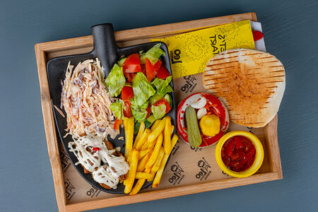 Свинина на тарелке