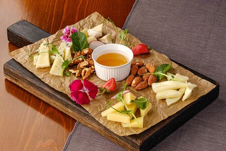 Плато сырное