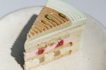 Фисташка-малина торт